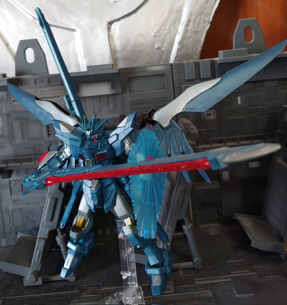 1/100アロンダイト　無改造で持てます重いので手の甲がはずれそうになりますが・・・