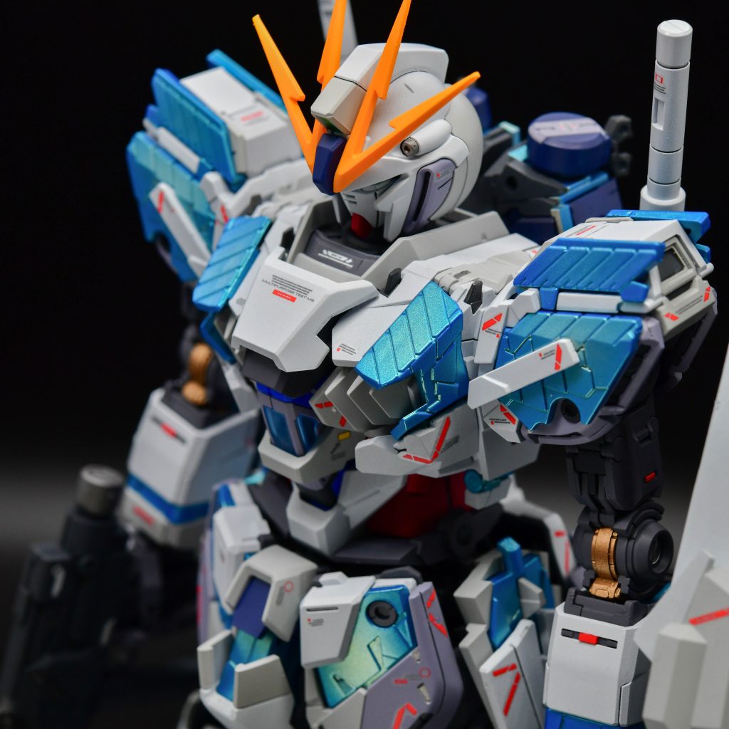 お店で見つけたガイアノーツの偏光パール色「ターコイズブルーイエロー」が面白そうな色だったので買ってみました。