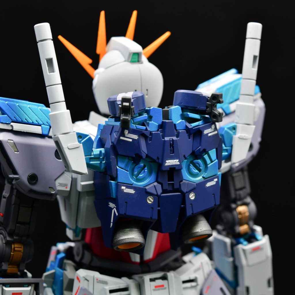 フェネクスからもらったパワー（？）でサイコフレームが発光しているのが表現できたと思います。