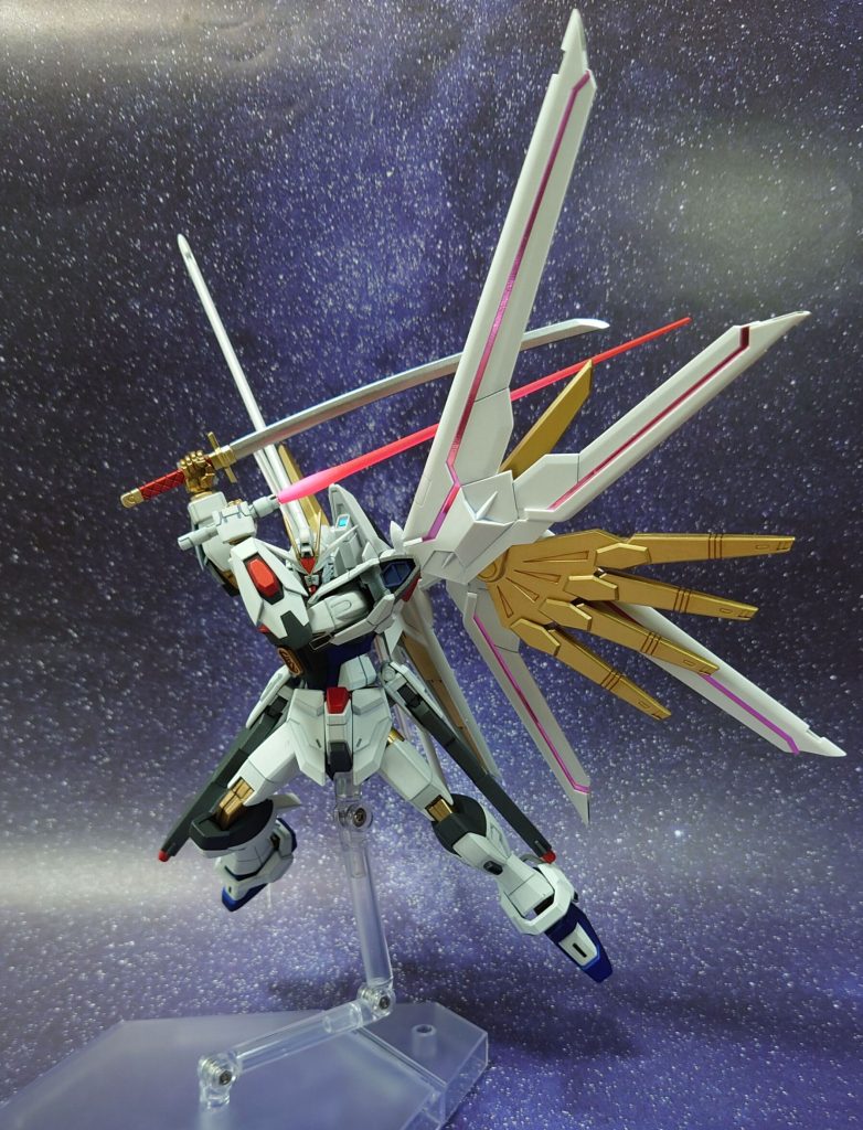 対艦刀“フツノミタマ”、ビームサーベル“アクータラケルタ”の二刀流で挑む。