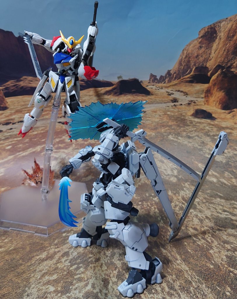 噂の“鉄華団”との遭遇、鉄華団の悪魔の猛攻を耐える。