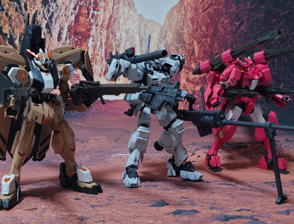 鉄華団との共闘、火砲で渓谷の通路を守る。