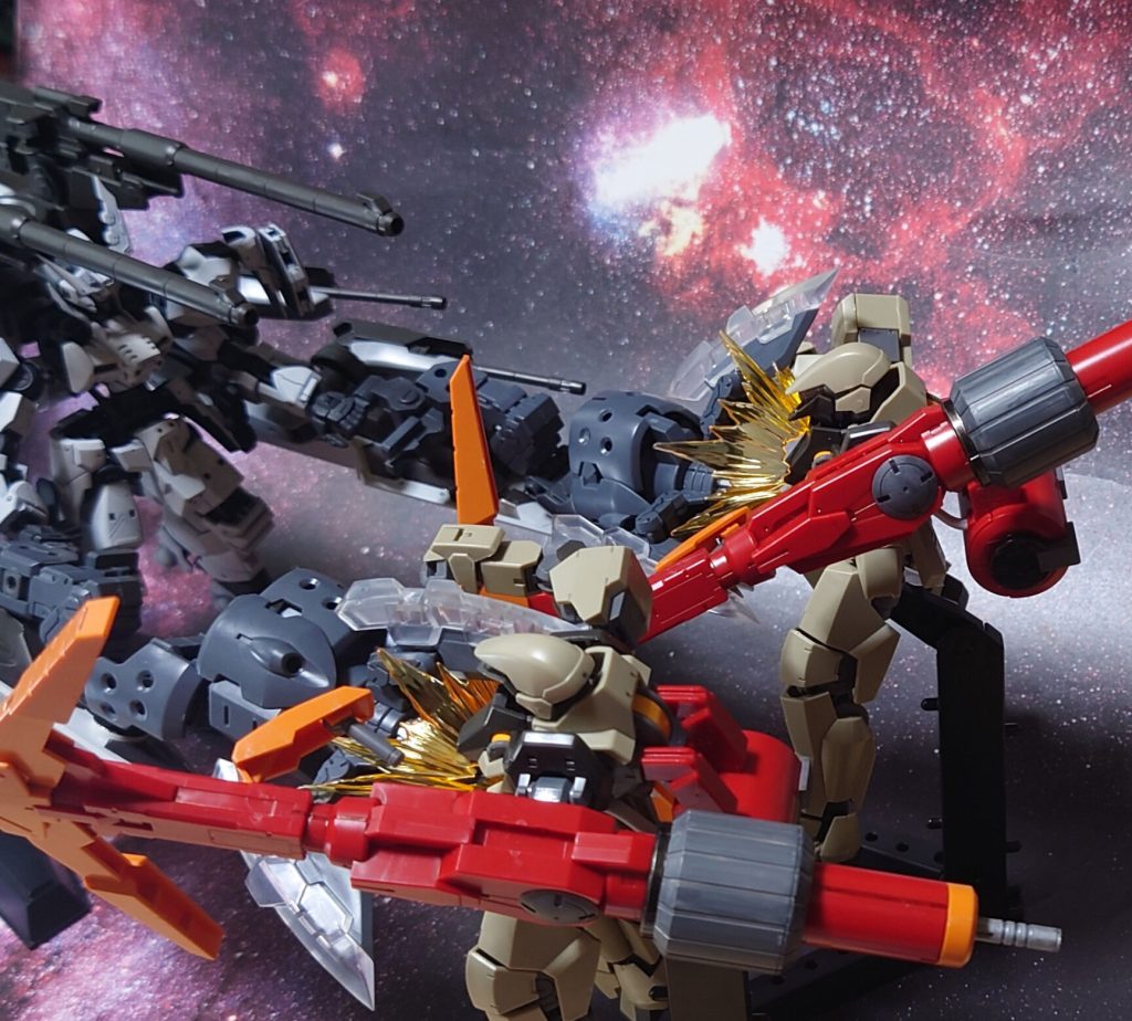 “コイツらが怪しいな”ダインスレイヴ隊に突撃、可能な限りアームで引っ掛ける。