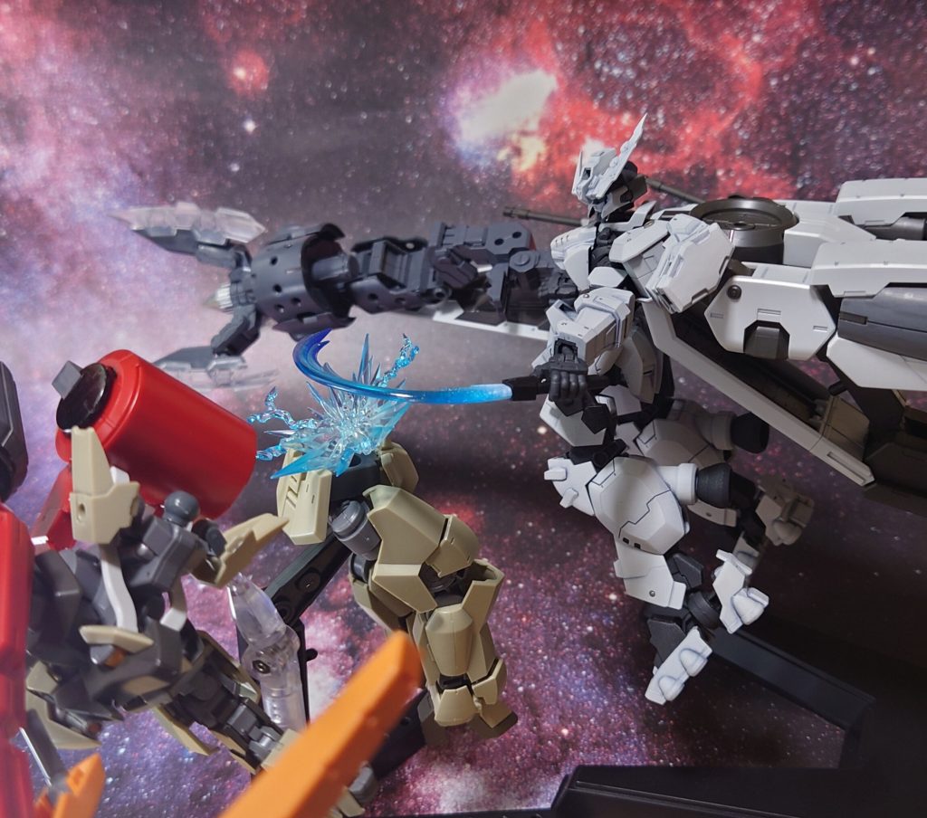 すれ違い様にビームソードで一閃！