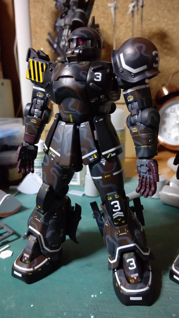 こちらが「3号機」になります。弾薬を装填するのは右腕になります。本当は自動装填装置でらくらく装填できればよかったんですが、給弾するにもMSが必要なので、装填手として任務についてもらいました。RAINMAKERが大変だったので、息抜きに作ってみましたが、いかがでしょうか(゚ω゚)。