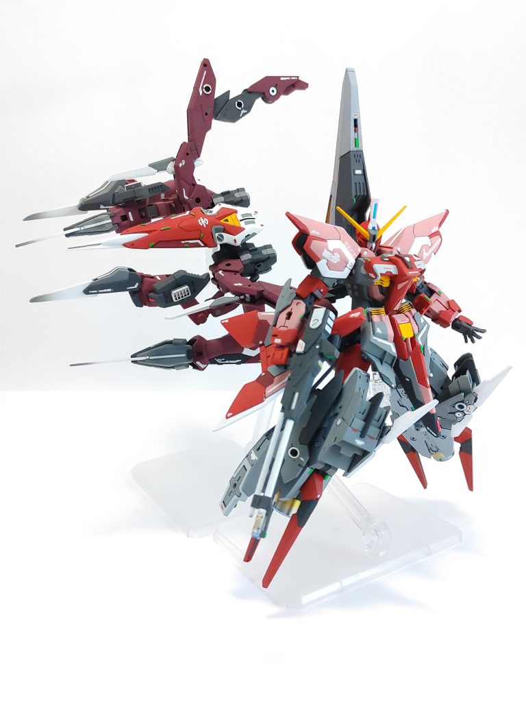 スキュラパックは合体からの分離も可能で、自爆突攻は、パック単体で行えるという鬼のような設計に変更。