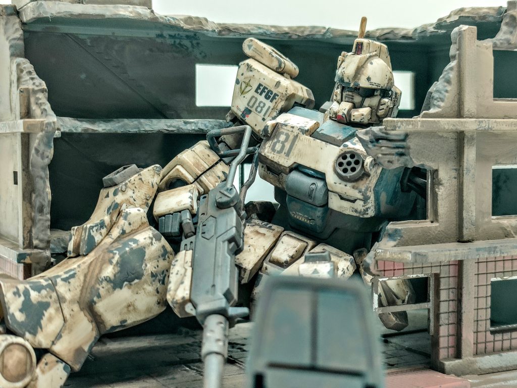 無理やり倒壊した箇所に入れるため左腕は壊れたことにして外しております…