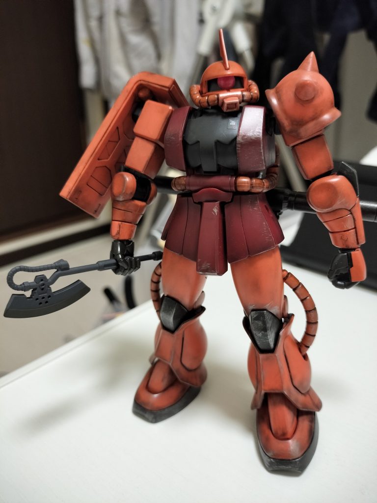 ガンプラを始めて1ヶ月の初心者です。rgのνガンダムを試しに作ったら楽しくてハマってしまいました。憧れのシャアザクを初ウェザリングに挑戦！ウェザリングタッチペンでやってみました。まぁまぁの仕上がりと満足w