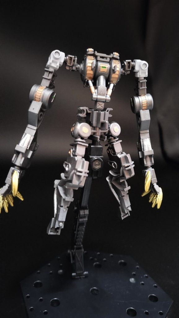 フレーム四肢や装甲の一部に「サイコフレーム」という機体の反応を向上する素材が採用されており、パイロットとの同調率が高いほど緑色に発光する特徴を持つ。サイコフレームはアグニカ総裁が個人的に組織に持ち込んだ素材で、組織での再現生産が出来なかった希少素材である。その為、試験も兼ねた初期ガンダムフレームに採用以降はパイロットとの相性の良かった一部機体のみに組み込まれた。カイムはサイコフレームを惜しみなく投入され高い機体性能を発揮したが、贔屓ではないかとの批判もあった。