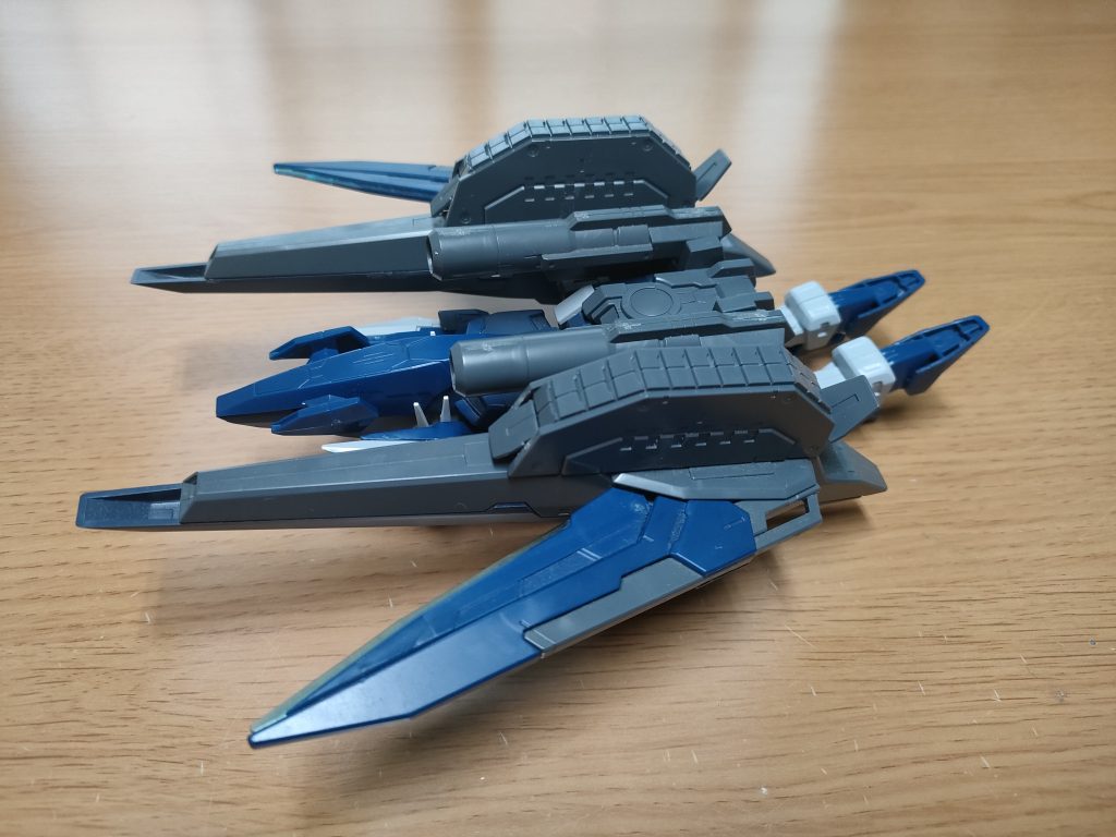 飛行形態。うつ伏せ姿勢でバックパック主体となり、目が背面のノーズに代わる。ノーズにはGNノーズバルカンが二門装備。GNヒュージキャノン懸架のパックはGNレドームユニットというレーダー索敵器。