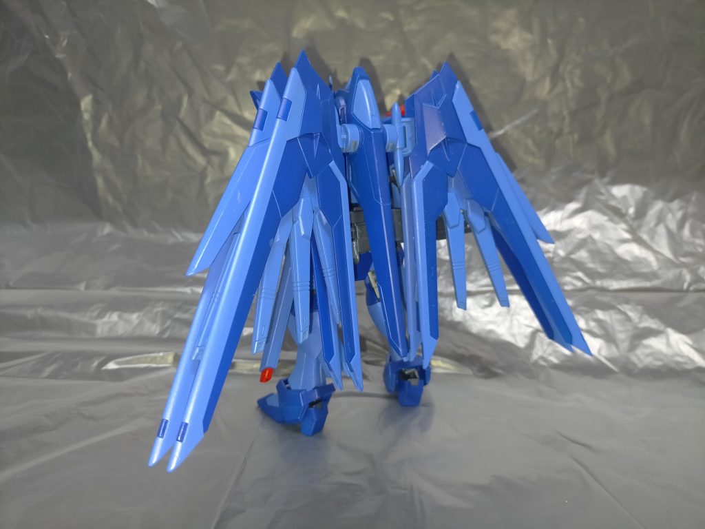 プラウドディフェンダーの翼のスライドはオミット。