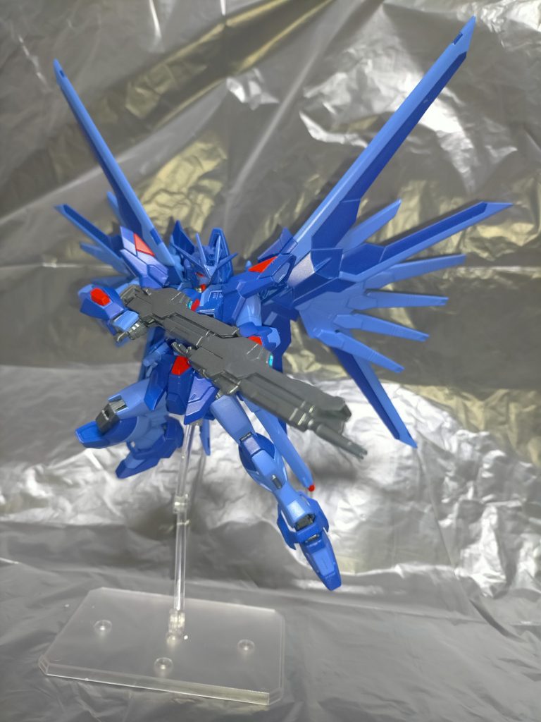 “ ターゲット照準完了！いまよ！”“ これでもくらいやがれぇっ！！”ロングライフルをぶっ放す。