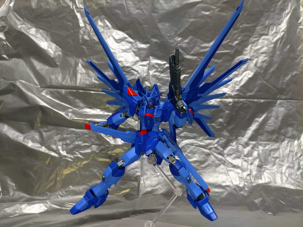 “ なんなんだよこの機体は！？武器や操作のクセ強すぎてめっちゃ扱いづらいぜ！”“慌てないで！少しでも取り乱したら墮とされるわよ！ ”乗り始めの不慣れで戸惑ってる様子。