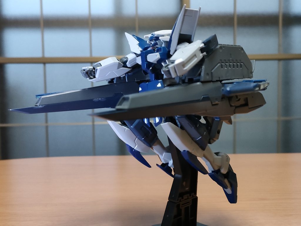 本機の最大火力GNキャノン。人型だと取り回し難く、飛行形態での一撃離脱が望ましい。