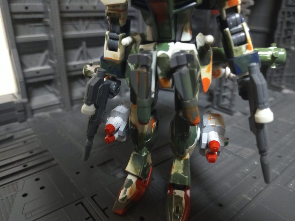 脚部ミサイルもMSカスタムパーツを使用。ドラッヘミサイルは下手に攻撃すると爆発するか着火した下に衝突して暴発するから危険である。