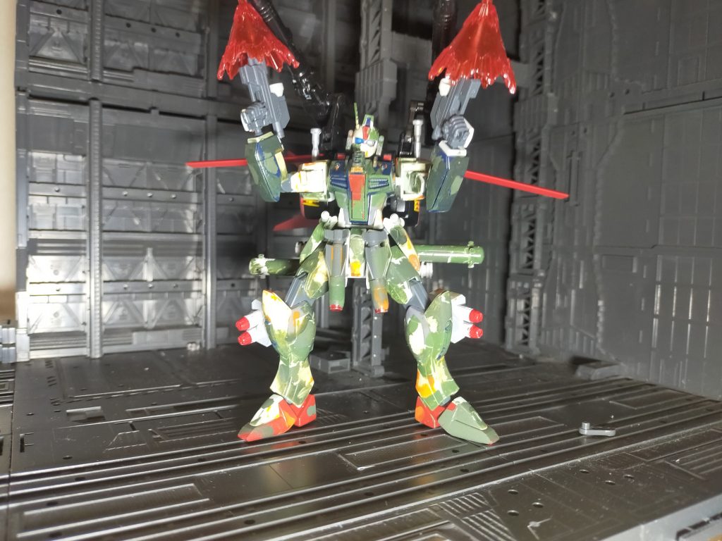 そうそうこいつの一番凶悪な武器を言ってなかったな。こいつの一番凶悪な武器は、パイロットに失うものは何も無い無敵の人を使っている点だ!無敵の人はどんな奴か?CEで凄まじい経歴を持つ奴の他、今でも社会問題として当てはまる人々がチラホラ想像付くが特定の人を指すと炎上しかねないので言及しないで閲覧者の想像に任せておく。(もっともネガティブなものであるのは確か)ちなみにコクピット狙っても脳波・心拍数が停止した時点で自爆するように設定してあるので注意が必要。