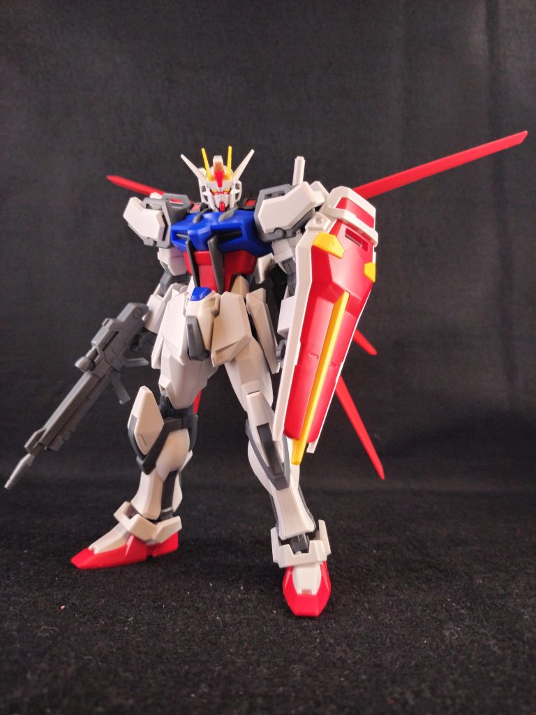 エールストライカー。シール無しで翼の赤が再現されてて凄い！EG満足してましたけど、ストライカー発売、となったら欲しくなっちゃいますね。