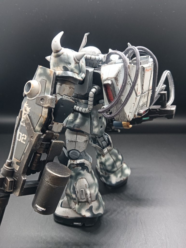 昔のガンダムにバスターライフルのようなハイテク武器は無いだろうと言うことで、Ez8のバックパックをエネルギータンクとして改造しました✨