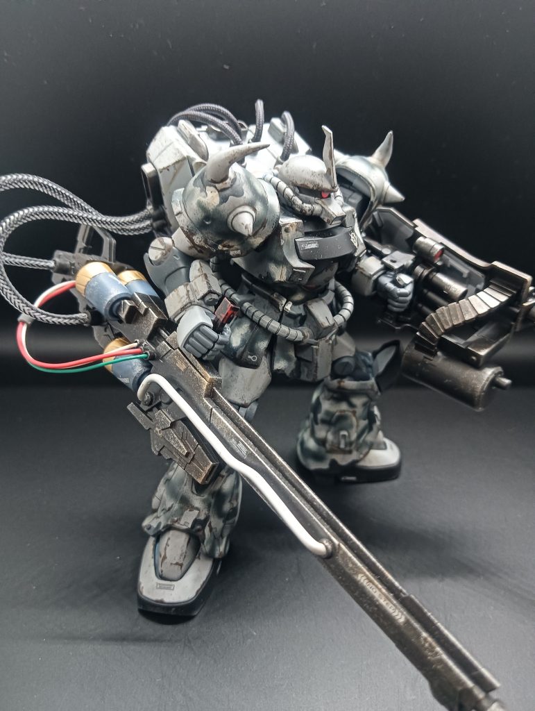 ネットでパイピングのやり方見てたらめちゃめちゃやりたくなったので、頑張ってやってみました、かなりの高出力武器のイメージになったかと‥(zaku-kao5)