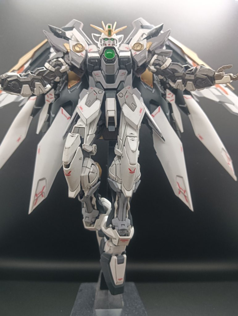 ウイングを後ろで展開😀写真の光と相まって、神が降りてきた感じになりました（笑）武器のプランがまだできてないので、考え中です✨