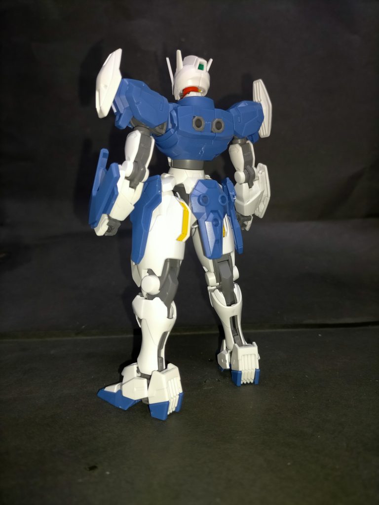 バックパック持っていかれてなんともさみしい背中…。