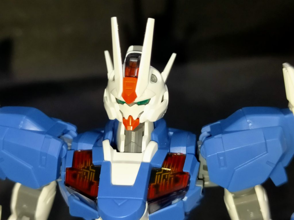 マスクのスリットを消してスムージング。長い方のアンテナが折れてたので思い切って両方カット。