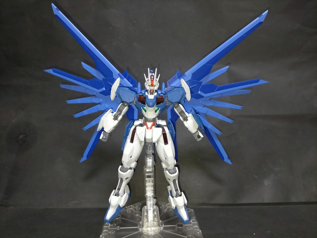 プラウドディフェンダーをば。さて、このコはどうしてくれようか…せっかく作ったからなにかイロをつけたいような…ま、それは追い追い。以上です。お粗末さまでした。 