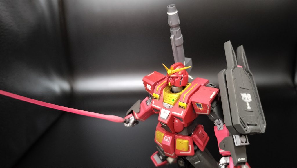 バイザーはお湯丸君で黄色タイプに変更したかったけど、複製精度が悪く、断念。純正の赤バイザー。ただ、この方が薄っすらバイザー奥のデユアルアイが見れて良かったかも（負け惜しみ）