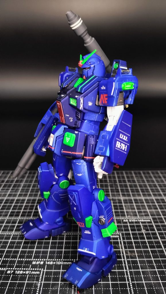 当機は、一年戦争末期、連邦軍が進めていたコードネームFSWSプランの１つとなる。机上のプランで実機が存在していない機体だったが、ゴップ議長からのデータ供与を受けたAEで新規建造された。基本設計自体は古いが、FA-78-2ヘビーガンダム（イングリット機）を近代化改修データを活用し、高い機動性と装甲防御力を有する、UC００９０年でも最強の１画にあたる機体となった。