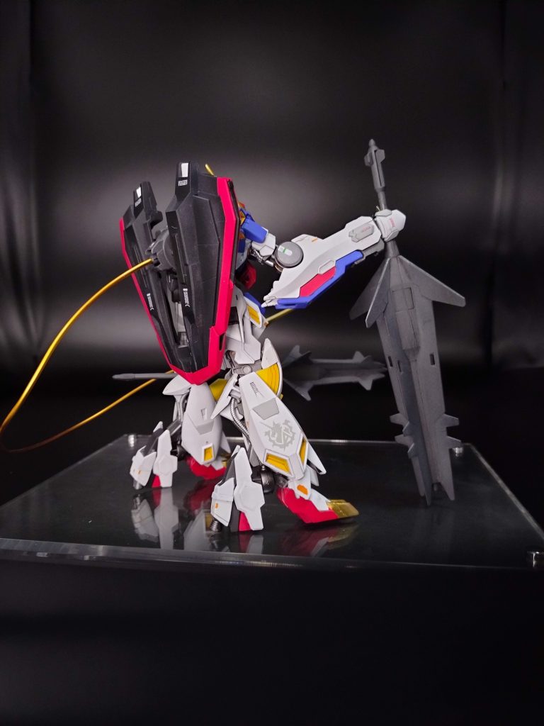 ジョン大尉の希望で、肩部、脚部にパーソナルマークを塗装。肩部の「A」をモジったようなマークや、「LB」「ユニコーンマーク」の意味はジョン大尉から特に説明が無かった為不明。