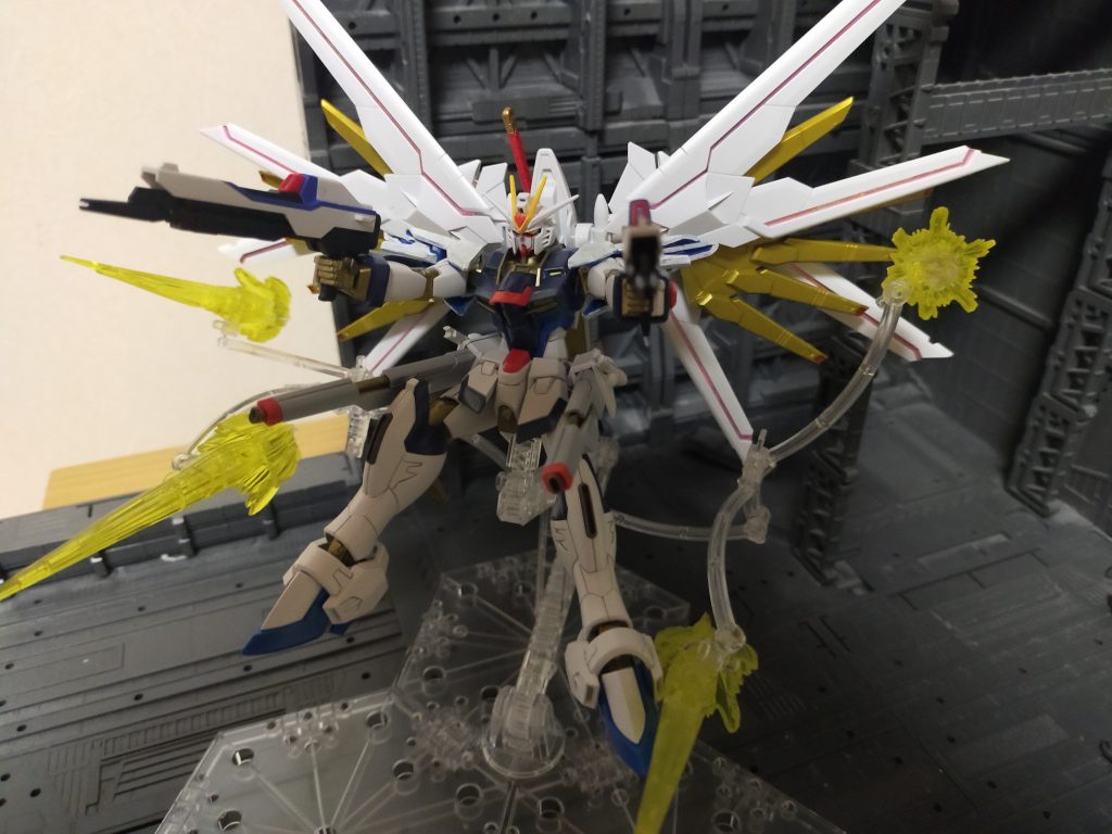 マイフリのメインウェポンの広域放電だ!RGνガンダムの限定エフェクト使っているぞ!