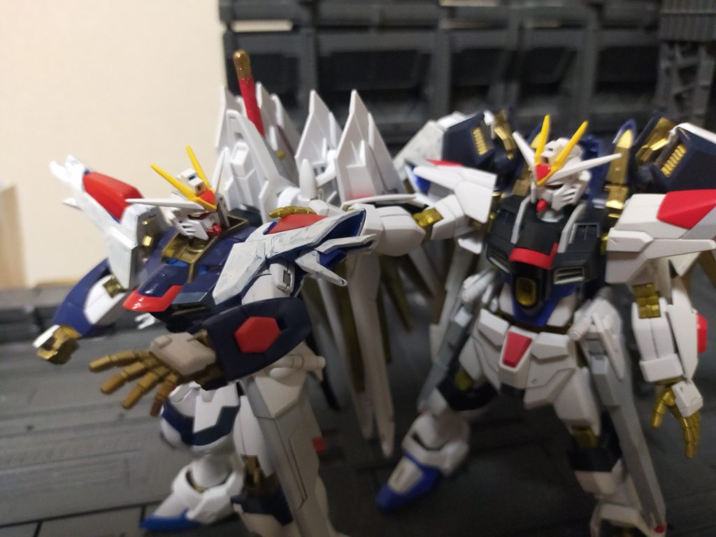 マイフリ「ごめんごめん待たせたね!」ライフリ「あ、マイフリさん!遅いっすよもー!」実はマイフリ氏は忙しくてダブルブッキング。前座で後輩のライフリ君にモノマネ依頼していただけでした。