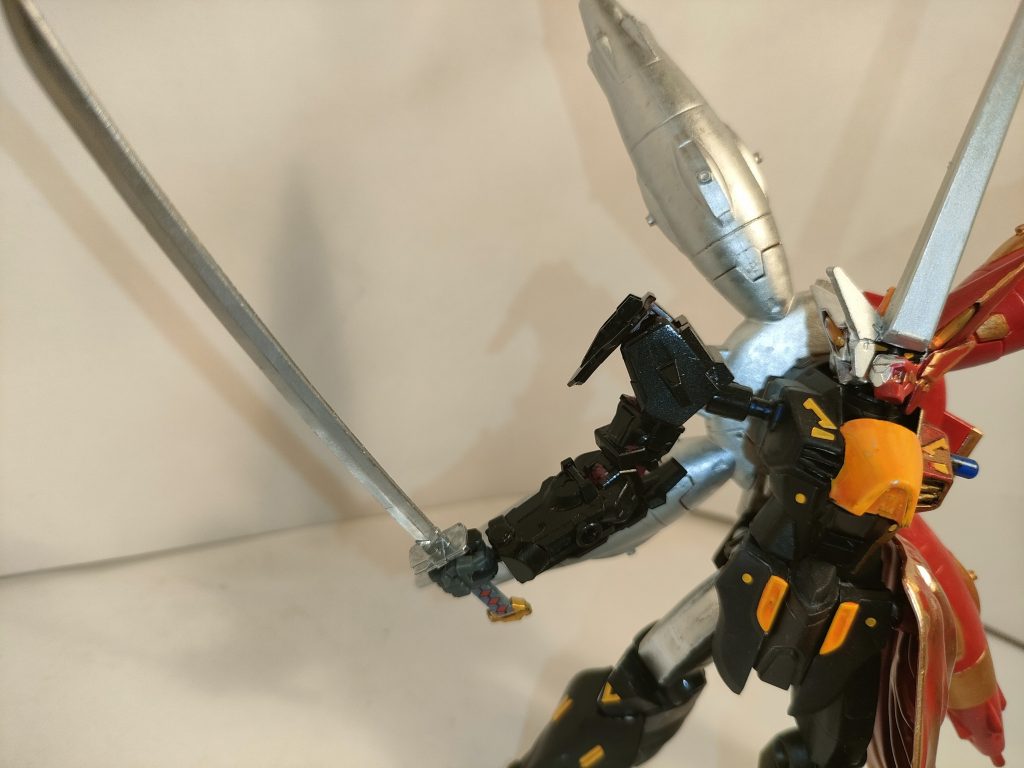 壱式武装がドレッドノートの腕では取り付けれないので、ノーネームの腕を代わりにしていました。レイピアがないので、代用品で戦国ASTRAYの刀を持たせています。