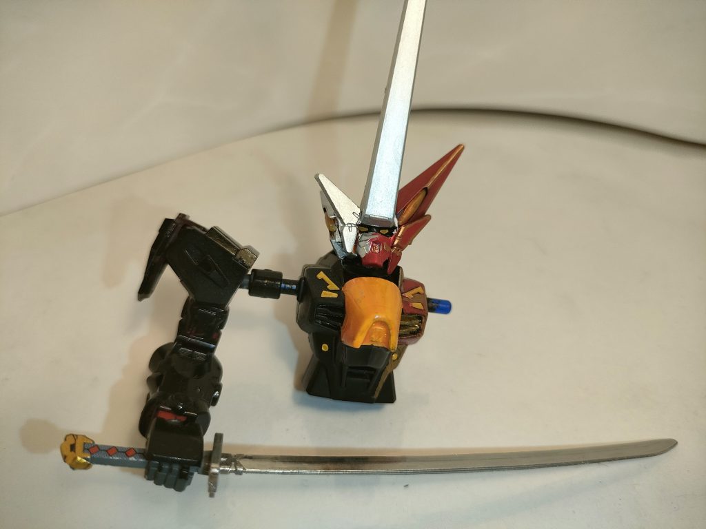 色々やってみた本体?(笑)実はアイセンサーにはGP羅刹天のアイシールを剥がして貼り直してます(汗)。元ネタとにらめっこしながら無理矢理表現しました。