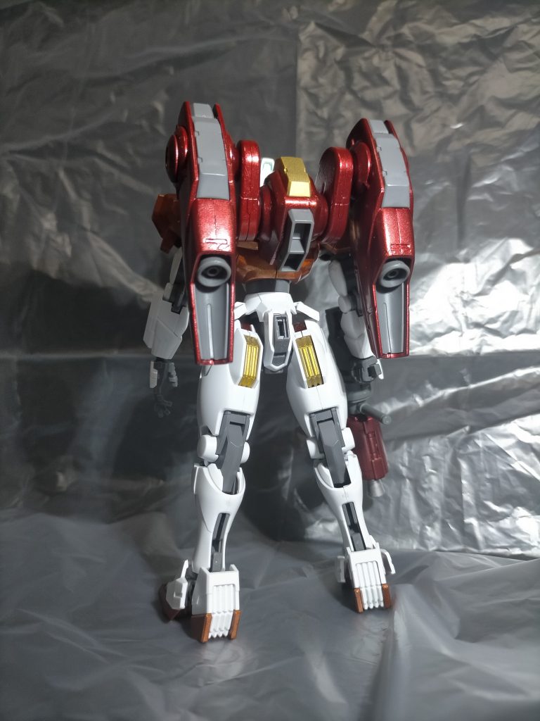 エアリアル量産型には一般機と隊長専用機(以下隊長機)の2種類がある。基本的な性能はどちらも同等で、両者の違いはあくまで外観上の差分である。一般機は頭部のアンテナが左右1本づつで緑または灰色を基調とした機体色なのに対し、隊長機は額の部位にアンテナが2本追加され、機体色も隊の規定によりパーソナルカラーの使用が認められている(この機体は白地にメタリックがかったオレンジになっている)。また後述のフライトユニット等、多種多様なオプションによるカスタマイズも、パイロット自身が上に申請、承認を得られれば可能なのも隊長機の特権である。