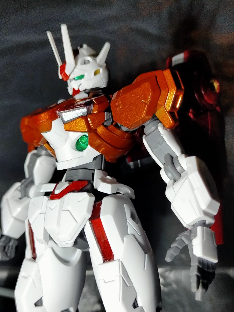 ベース機の特徴でもあったシェルユニットは赤色の発光素材に変更、現場に急行及び救助活動時には各部が点滅、パトライトと同様の役割を成す。胸部には夜間暗所での活動を補助するための高輝度ライトを左右2基装備。これらは一般機も共通である。