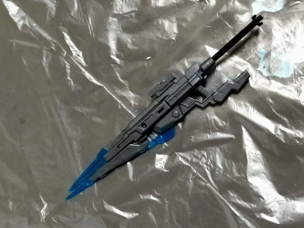 多少切って貼っての加工はしたけど、ライフルとバックパックに他のコから持ってきた30MMエネルギー武装のクリアーパーツが奇跡的にうまくハマってくれました。