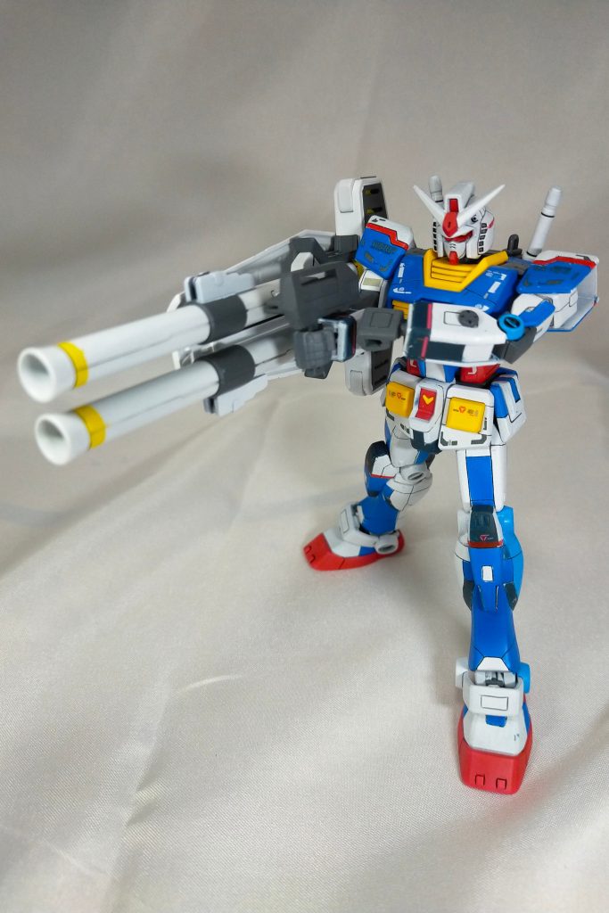 シールドにバズーカを懸架させるために、RGガンダムの肘に使われるパーツが必要なのですが武装類のみ入手していたため、弾倉部をガチガチに接着してます…さよならアルマゲドン(泣)。