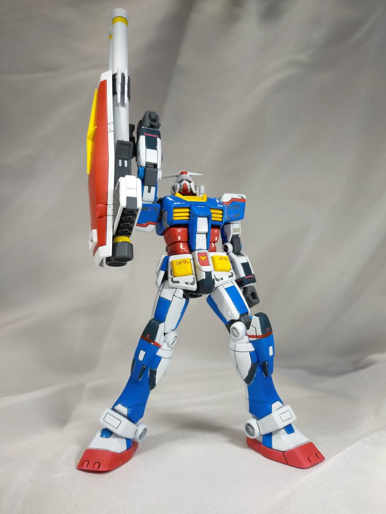 そして、今回から特大シルク布を導入しましたので、段ボールチラ見えに怯えず大胆ショットが可能になりました〜👏おかけで本体と同じ程の大きさを持つダブルバズーカでラストシューティングができました。 以上、RGダブルバズーカでした。ブライトカスタム再現としての完成度が高まったので、やり遂げることができて本当に良かったです。皆様にも気に入って頂けましたら幸いです。