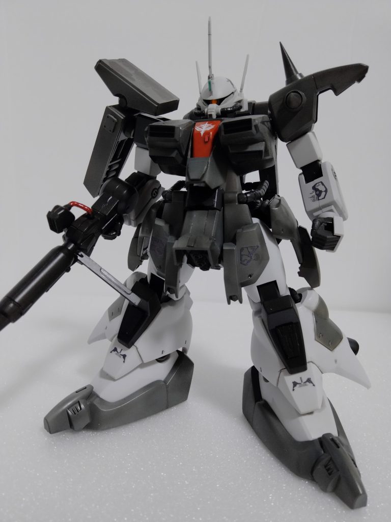 ビームライフルはザクIII改のビームライフルを使用。設定によるとザクIII専用のビームライフルとの事ですね。