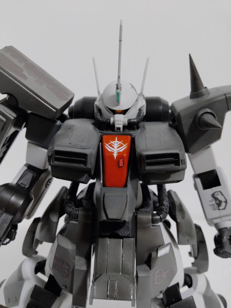 モノアイスリットは小さくして小顔のようにしました。