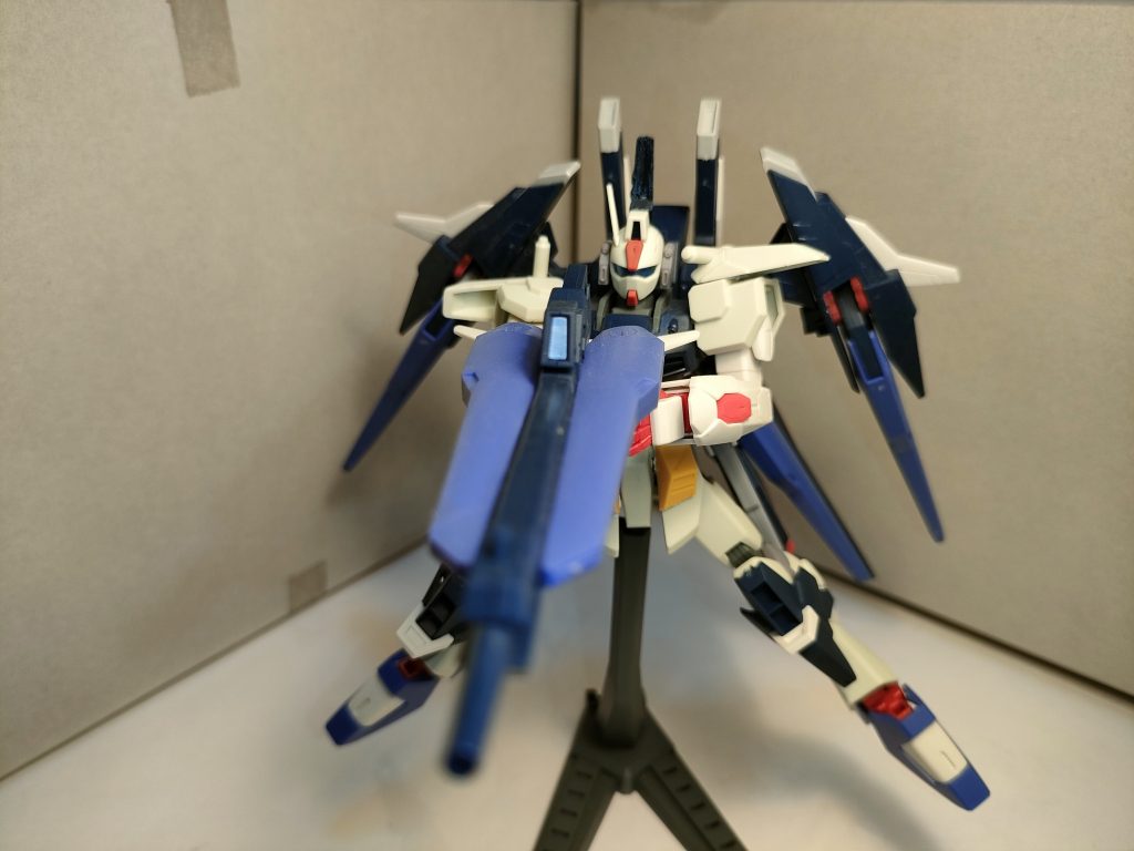 　ルプスビームライフルとドラグーンを併せた複合式ビームライフル。　銃身が長い為に取り回しが悪いが、威力は非常に高く、いざとなればドラグーンを展開させての奇襲が可能。