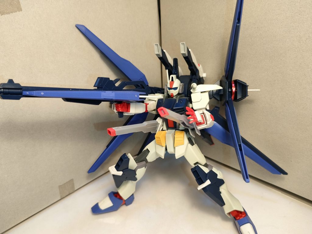 　フリーダムのパイロットが行う各武装を展開したフルバーストも可能ではあるが、マルチロックオンシステムと支援AIのサポートを用いてもパイロットに負担が多い為、一撃必殺や戦場離脱のために使うことを推奨する…。