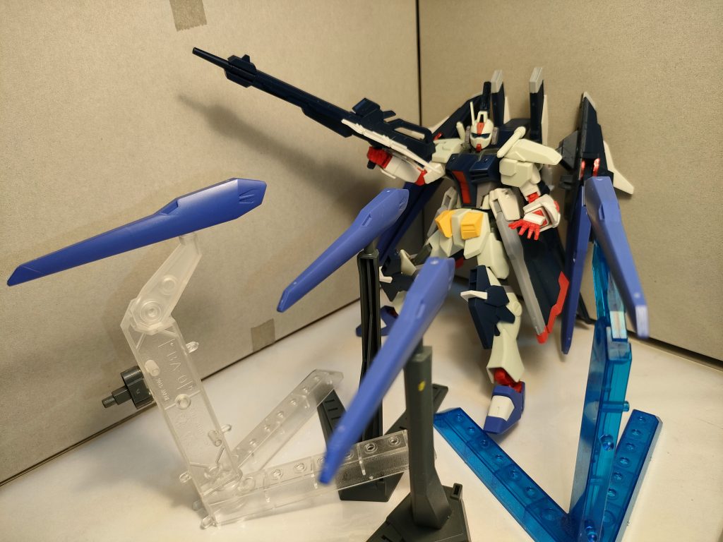 　簡易的ドラグーン・システムと、ストライクルージュ等に搭載された支援AIの導入により、比較的安全かつ容易にドラグーンを使えることに成功したが、エネルギー消費やパイロットの負担も考慮して、あくまで短時間での行使によるヒットアンドアウェイを前提とし、数も制限が設けられている。　各ドラグーンユニットも基本は設置されたままの砲撃を推奨されている。