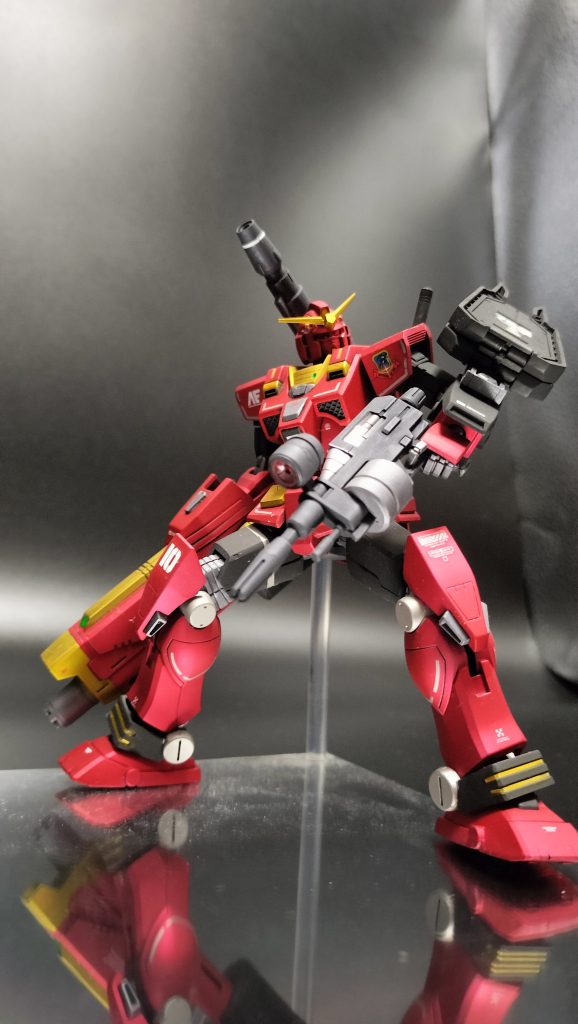 FA-78-2　ヘビーガンダム　一年戦争末期、RX-78の後継機として開発が始まったが、終戦によって開発が中止された重戦用MS。戦後開発が再開され３機が生産されたが正式採用には至らなかった。