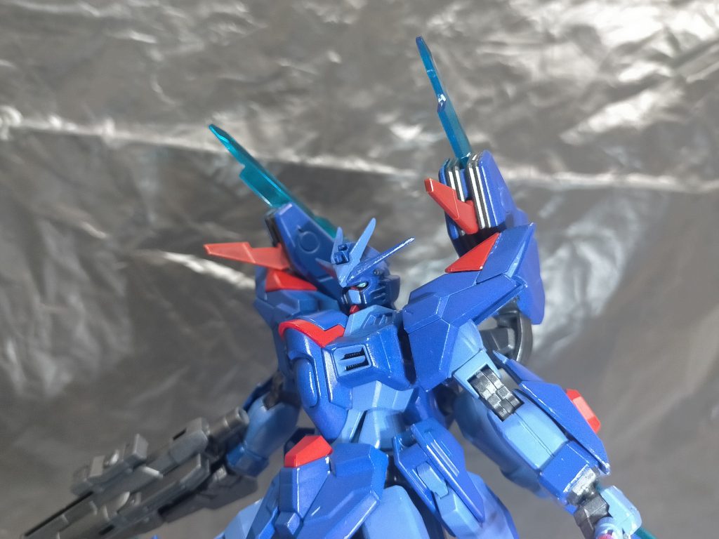 超高機動兵装ウイング スワローテイルキマイラと同様、本機の改修にあたって新規開発された。従来のものと比べ約20%も出力を向上させながらも、約40%もの小型軽量化を実現。これは新素材のフレアロイを使用していることも少なからず貢献している。推進駆動システムはヴォアチュール・リュミエールをさらに発展させたもので、ZGMF-X42Sデスティニー等で見られるのと同様、フルパワーで稼働時はフレアロイで形成された羽根の部分から光の翼のようなものが発現される。上部2基のスラスターユニットは、前方に方向転換し出力特性を切り替えた上で、ショルダービームキャノンとして使用可能である。