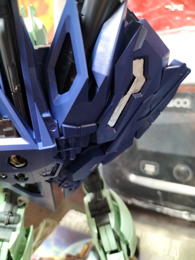 制作途中で破損してしまったのでシルバーで塗装