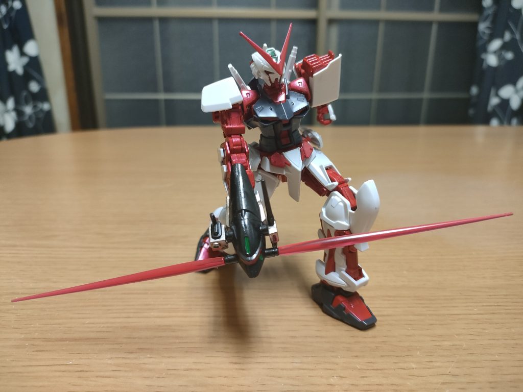 咥えよ様にビームサーベルを発振する。