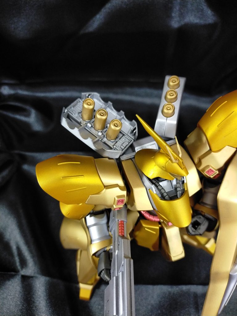 そして一点残念なことが…、ファンネルを飾れる台座的なものが家にありませんでした…!。せっかく分離させましたが、せっかく射出形態も塗りましたが、今回はこれだけで許してください…。