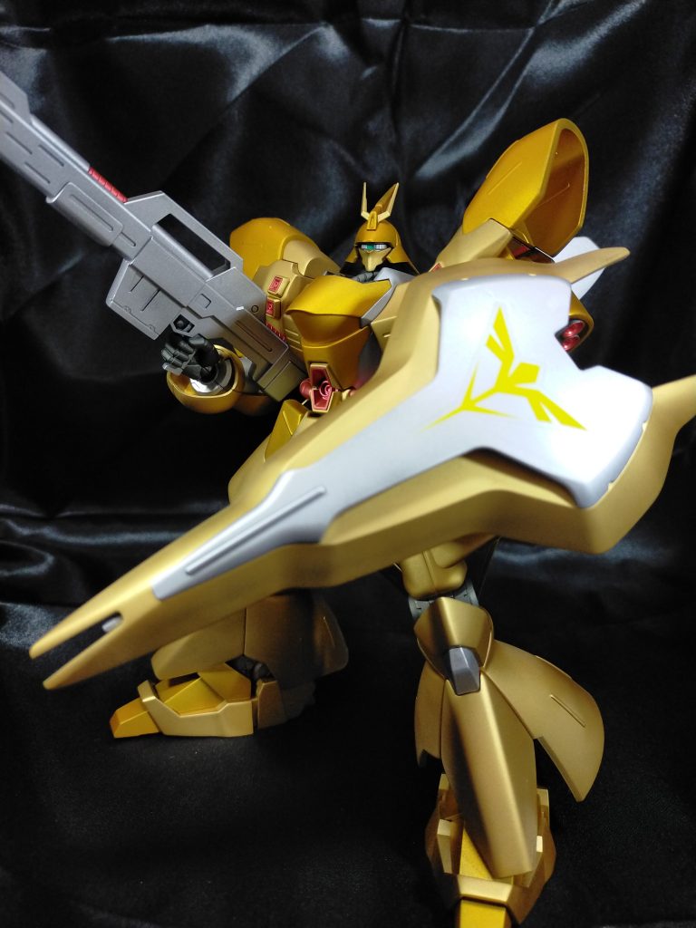 今回使っているのが、大部分がスーパーリッチゴールド、黄色目が強いのはスターブライトゴールド、もともと黒い部分をマイカシルバー、差し色にEXメタルレッドです。あとはモノアイだけEXメタルグリーンですね